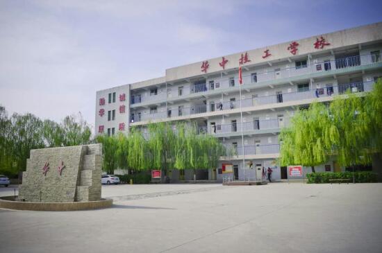 保定華中高級技工學(xué)校有哪些辦學(xué)特色？