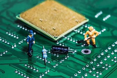 青島電子技術應用專業(yè)學校畢業(yè)后還能去海信工作嗎？